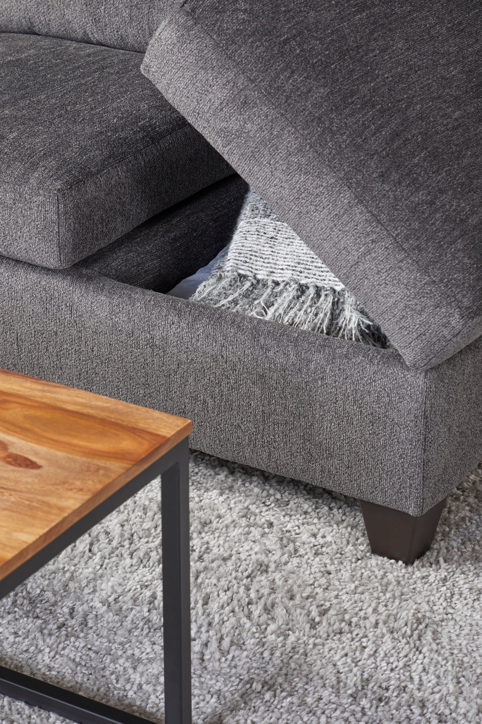 Illusion Sectional